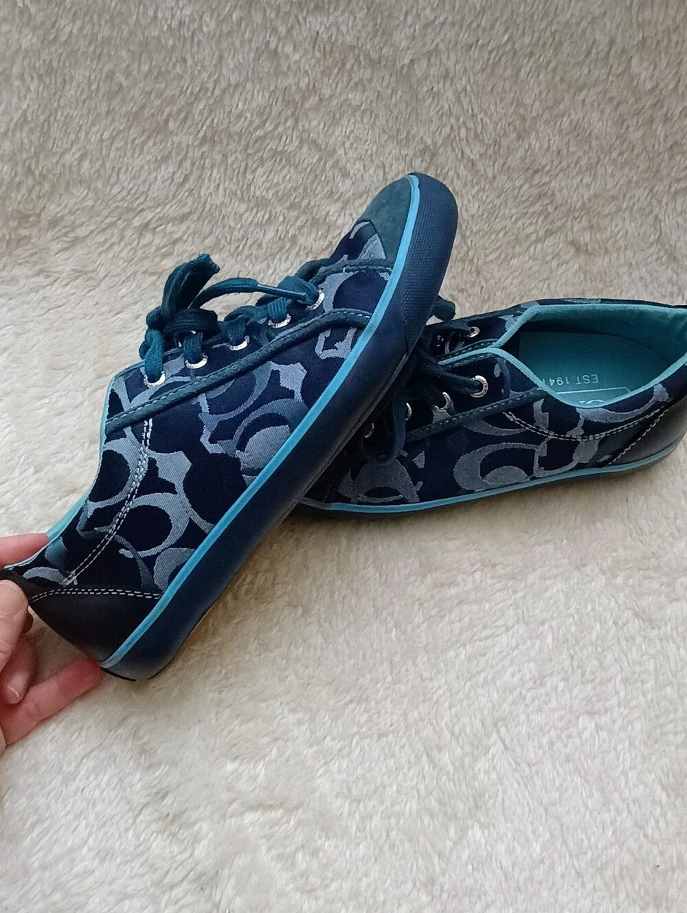 Beautiful Coach Barrett low-top sneakers in a gorgeous blue denim shades! 7.5M